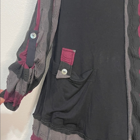 Ali Miles Burgundy and Gray Knit Top - Picture 4 of 7